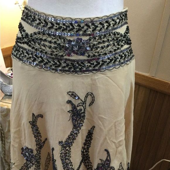 Basil and Maude bling bling black and beige skirt. Size 4 very sparkly - Picture 2 of 5
